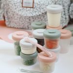 Béaba Expert Ételtároló szett - 12 összepattintható doboz + 2 Hosszú Szilikon Kiskanál - Eukaliptus