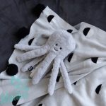 Flow Amsterdam – Olly Babanyugtató Polip, Szürke