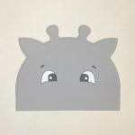 NUUROO Albert szilikon tányéralátét- Krém zsiráf